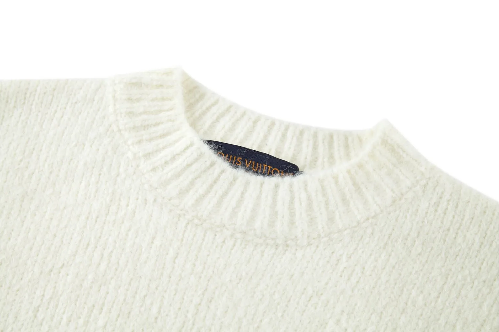 🅿️500 1v 25SS mirror logo intarsia sweater (off-white) originally purchased for 10,800, new color in 25 years, custom-woven and dyed sheep wool 55%, yak hair 21% nylon 20% Spandex 4% wool looped yarn, looped yarn has high ductility and good elasticity. It is different from the non-elastic version on the market. The special washing process is very soft and skin-friendly. It is a 3-needle knitting process. The thickness of each stitch of the intarsia on the clothes logo is consistent with the original version. The back logo is a mirror intarsia. The upper body is skin-friendly and versatile. It is an autumn and winter item that can be worn in front of others. Size:S-M-L